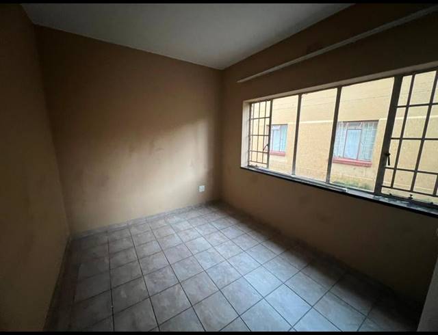 2 BEDROOM PROPERTY TO RENT IN FOREST HILL